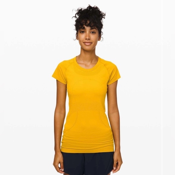 lululemon athletica Tops - Lululemon Athletica Swiftly Tech Short Sleeve Crew size 8